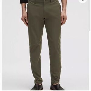 Lululemon Men’s 28W Commission Slim-Fit Pant 32L
Warpstreme Army Green